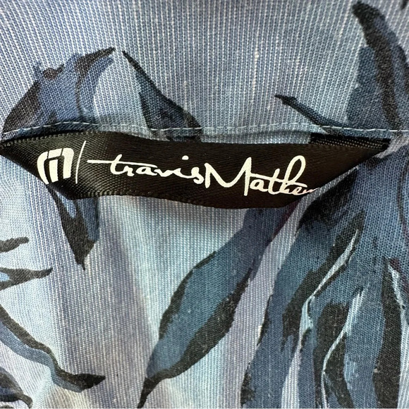 Travis Mathew Short Sleeve Button Up Shirt Medium Blue Tropical Leaf Print Golf - Picture 7 of 10